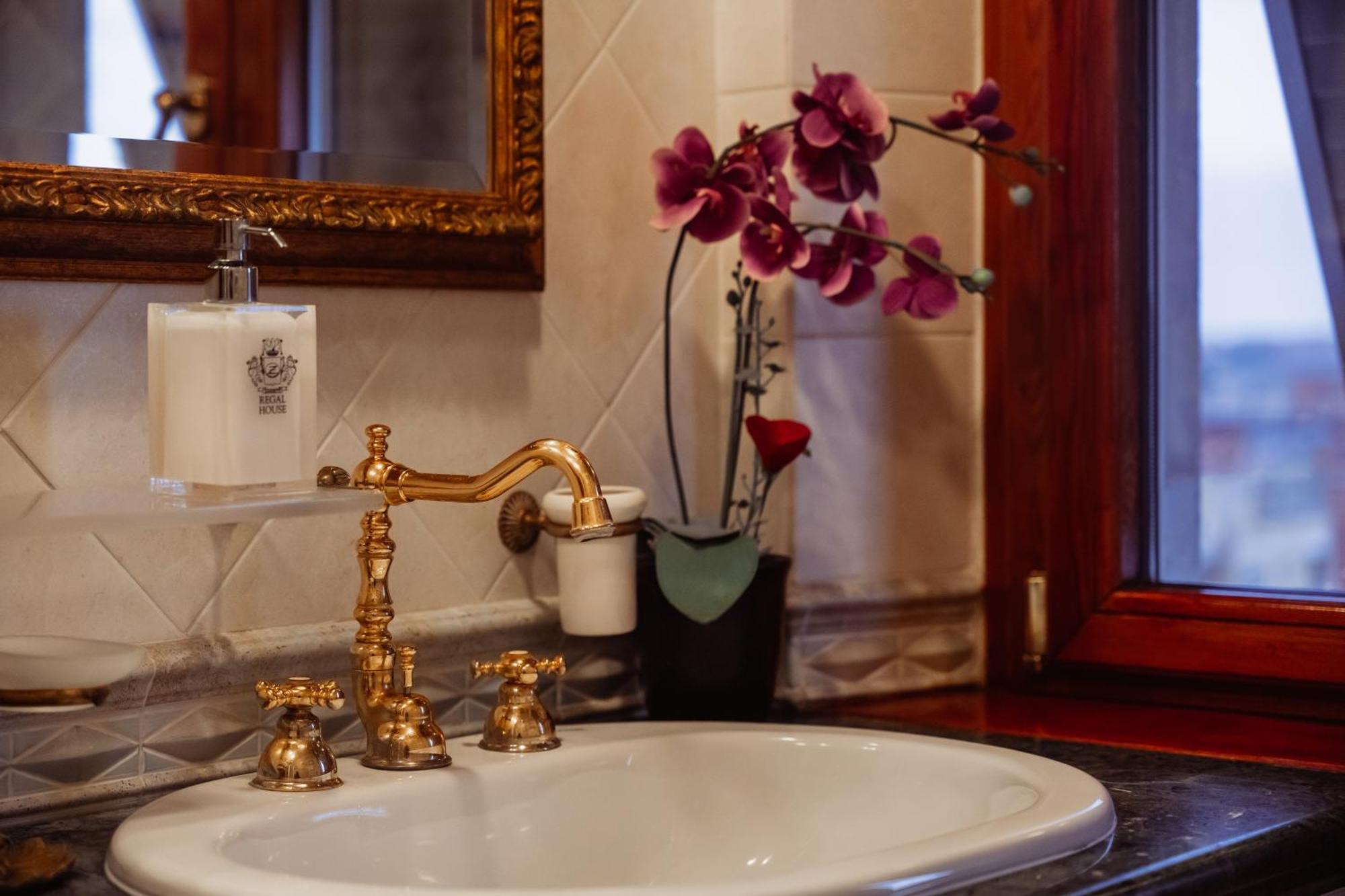 Regal House Roma Navigatori 23 Ξενοδοχείο Εξωτερικό φωτογραφία